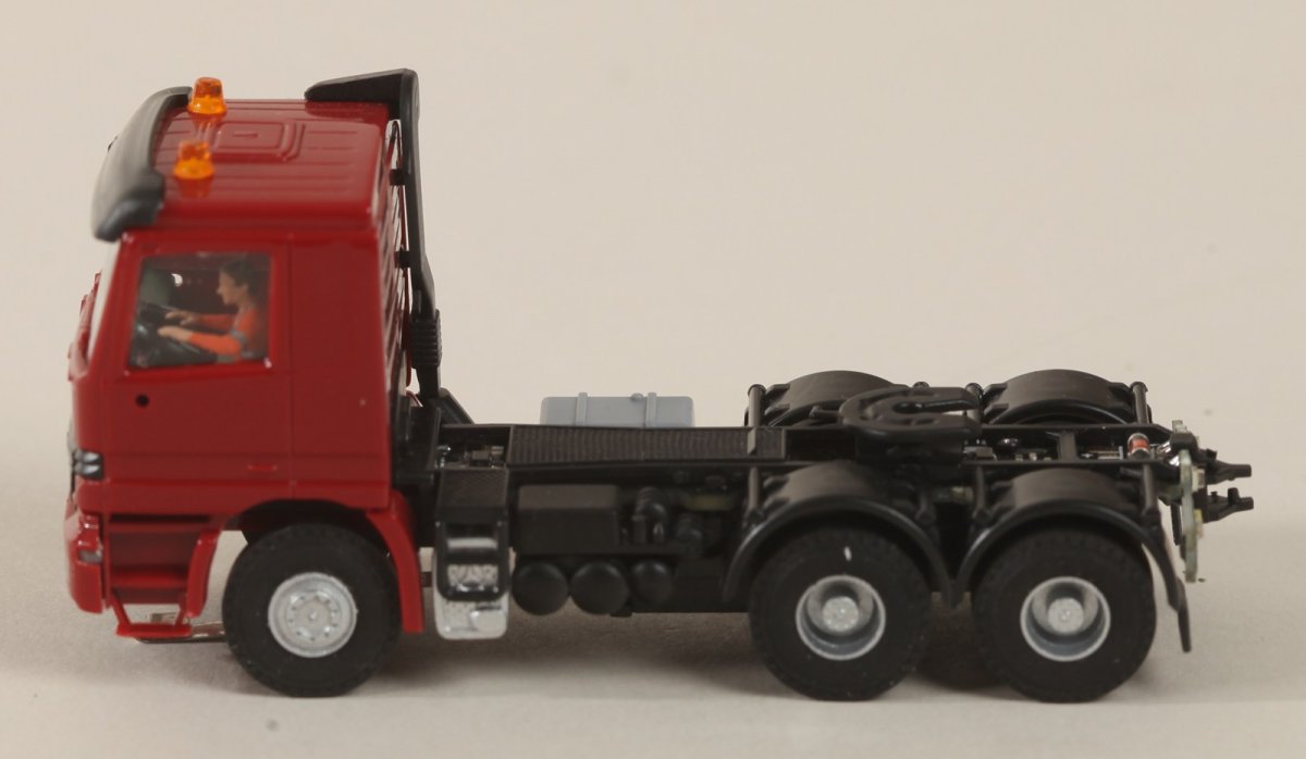 Viessmann 8011 H0 MB ACTROS 3 Achs Sattelschlepper MitRundumleuchten