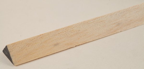 Graupner  662.15X15 Balsa-Dreikantl.,schwarz 15x15x1000 mm