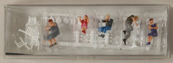 Preiser 10577 Am Tisch (mit Tisch und losen Stühlen)  1/87