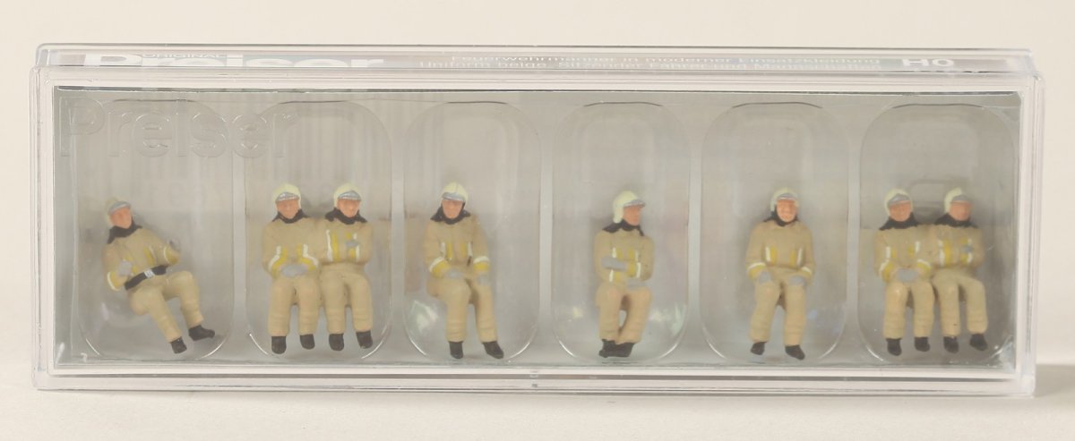 Viessmann 1542 H0 Feuerwehrmänner Beim Löschangriff – Bewegliche Figuren Mit Wasserstrahl-Effekt, Maßstab 1:87