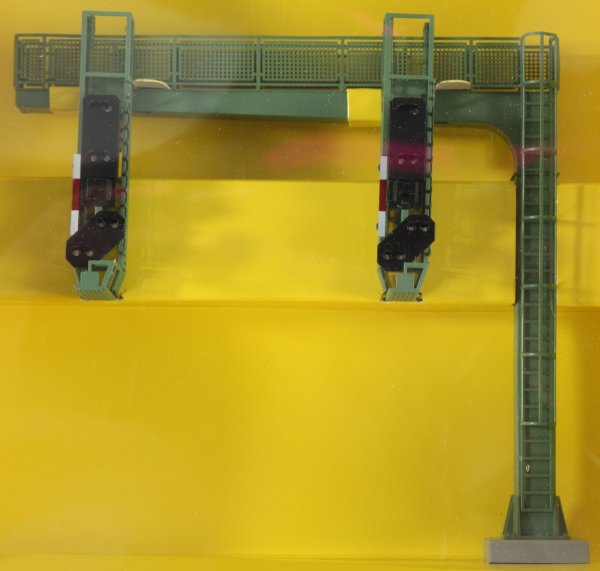 Viessmann 4750 H0 Signalbrücke mit 2 Einfahrsignalen und Multiplex-Technologie