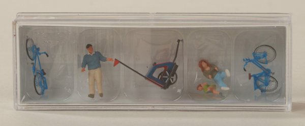 Preiser 10635 Familie beim Start in den Radausflug  1/87