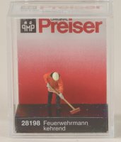 Preiser 28198 Feuerwehrmann kehrend  1/87