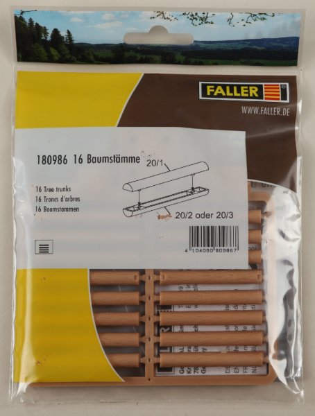 16 Baumstämme