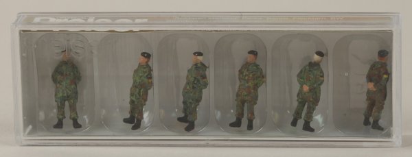Soldaten stehend