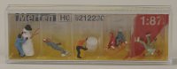 Merten 212230 Kinder mit Schneemann und Schlitten  1/87