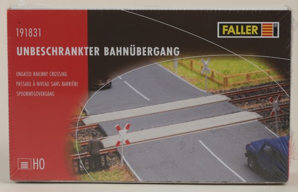 Unbeschrankter Bahnübergang