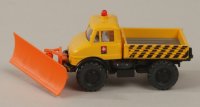 Unimog U 406 mit Schneepflug