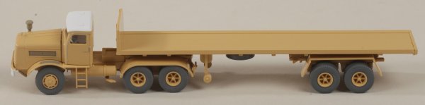 Flachpritschensattelzug