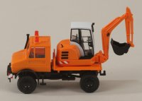 Unimog mit Bagger -
