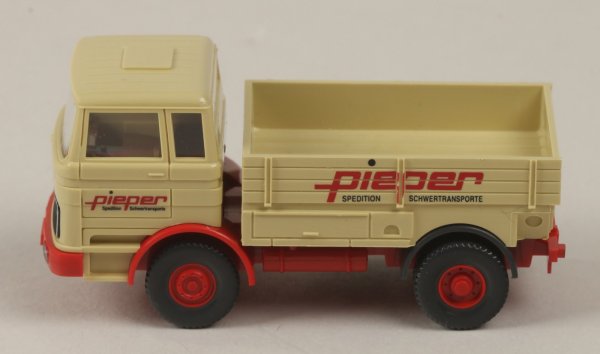 Schwerlastzugmaschine (MB)