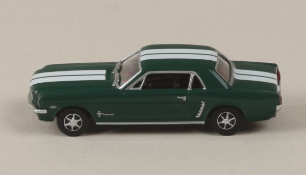 Ford Mustang Coupé - moosgrün