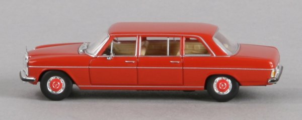 Brekina 13402 Mercedes 220 D lang (V115) ohne Kartonschuber rot,
