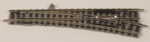 Hand-Weiche rechts 111 mm R4 = 430 mm polarisiert